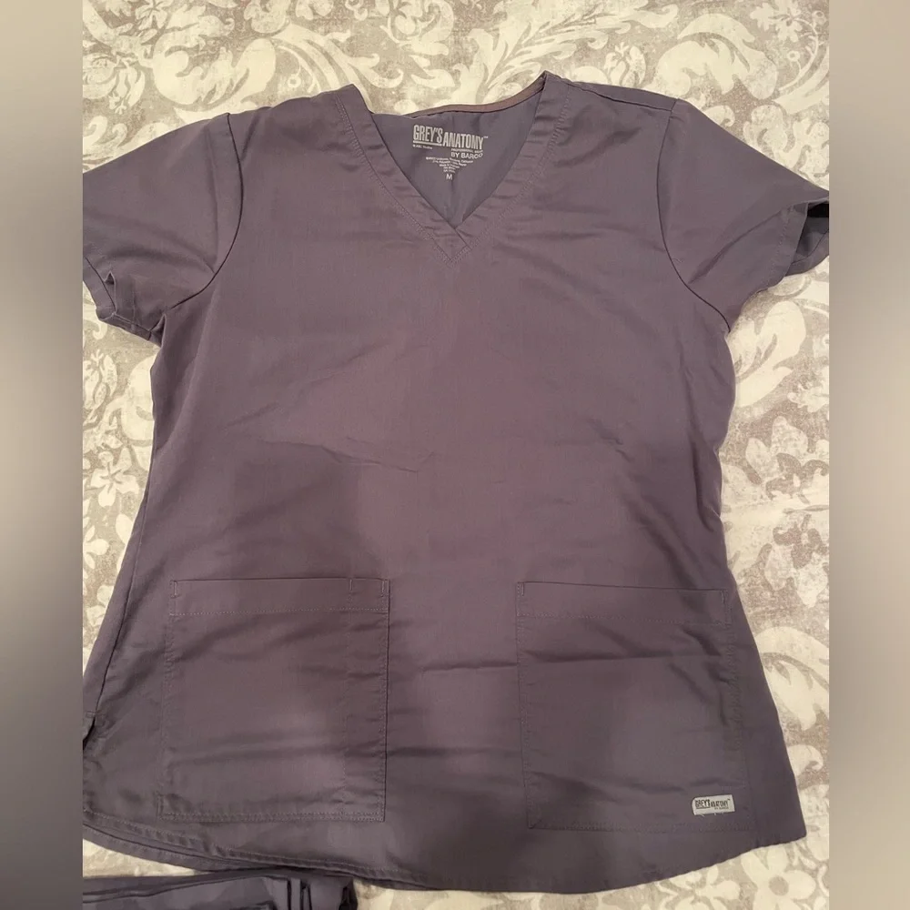Women’s Grey’s Anatomy Scrub Set Size Medium Gray - Picture 6 of 9